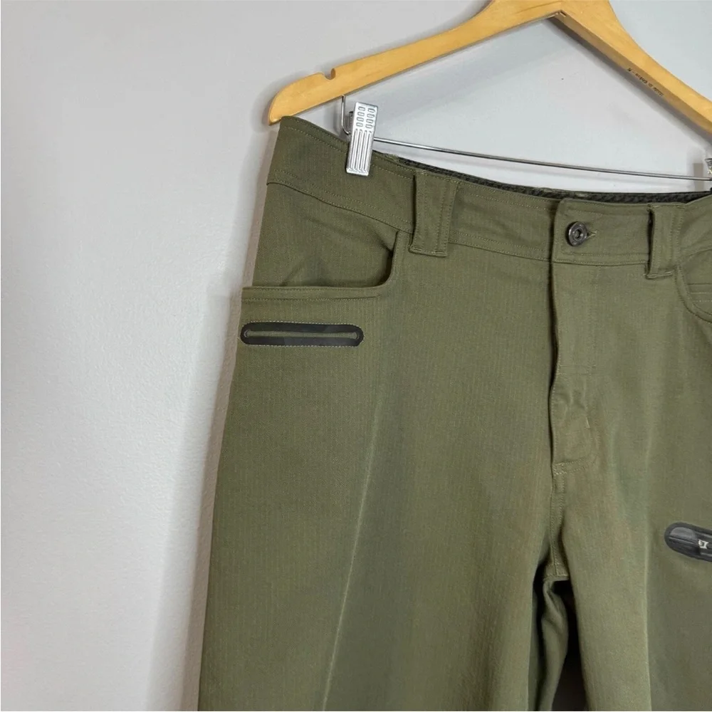 Lululemon Men's Olive Commuter Shorts - Picture 2 of 9